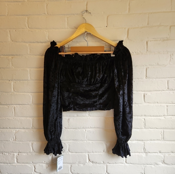 LeChâteau NWT Deadstock Black Velvet OffShoulder Puffy Bishop Sleeve Ruffled Top - Picture 3 of 6
